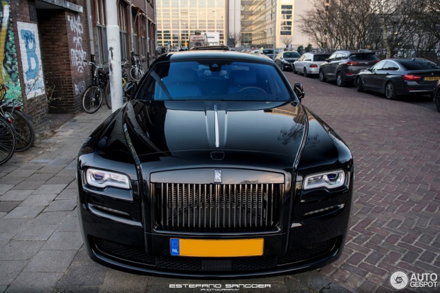 Gitzwarte Rolls-Royce Ghost imponeert in Eindhoven