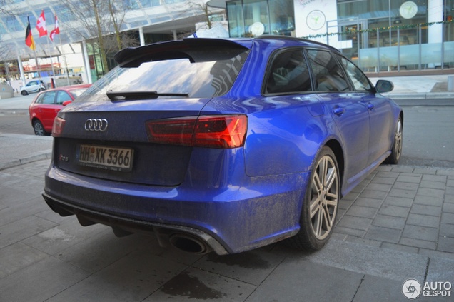 Dit knallende blauw staat de Audi RS6 Avant perfect