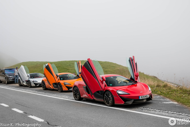 Kleurensensatie op de weg door McLaren trio