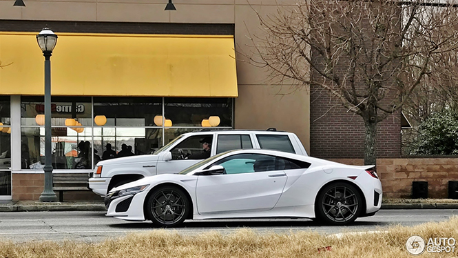Spot of the Day USA: Ludacris in his new Acura NSX?
