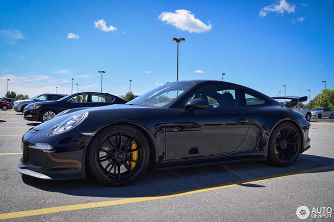 Spot of the Day USA: Blacked out Porsche 991 GT3