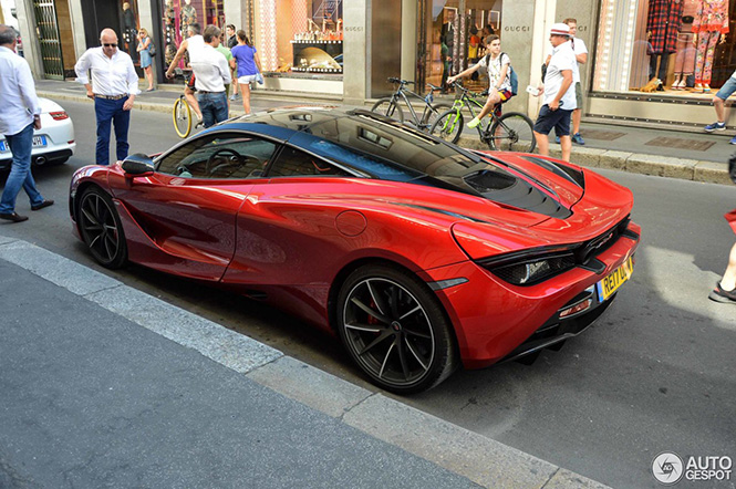 McLaren 720S is hoogtepunt voor toeristen in Milaan