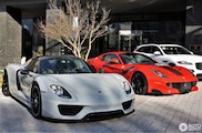 冬天超跑组合：保时捷 918 Spyder 与法拉利 F12tdf