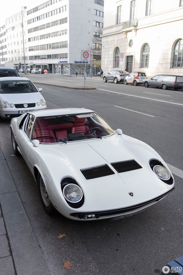 Lamborghini Miura duikt op in München