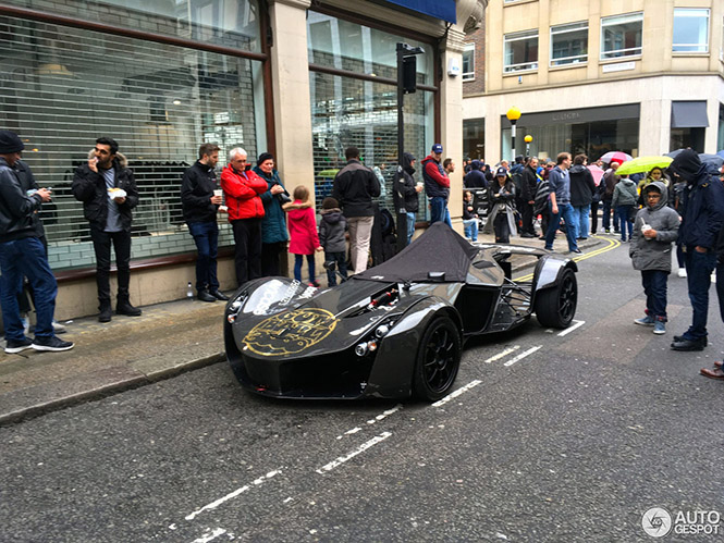 Hardcore BAC Mono gespot in hartje Londen