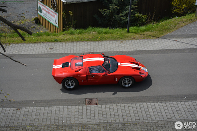 Ford GT 40 verrast rond de Nürburgring