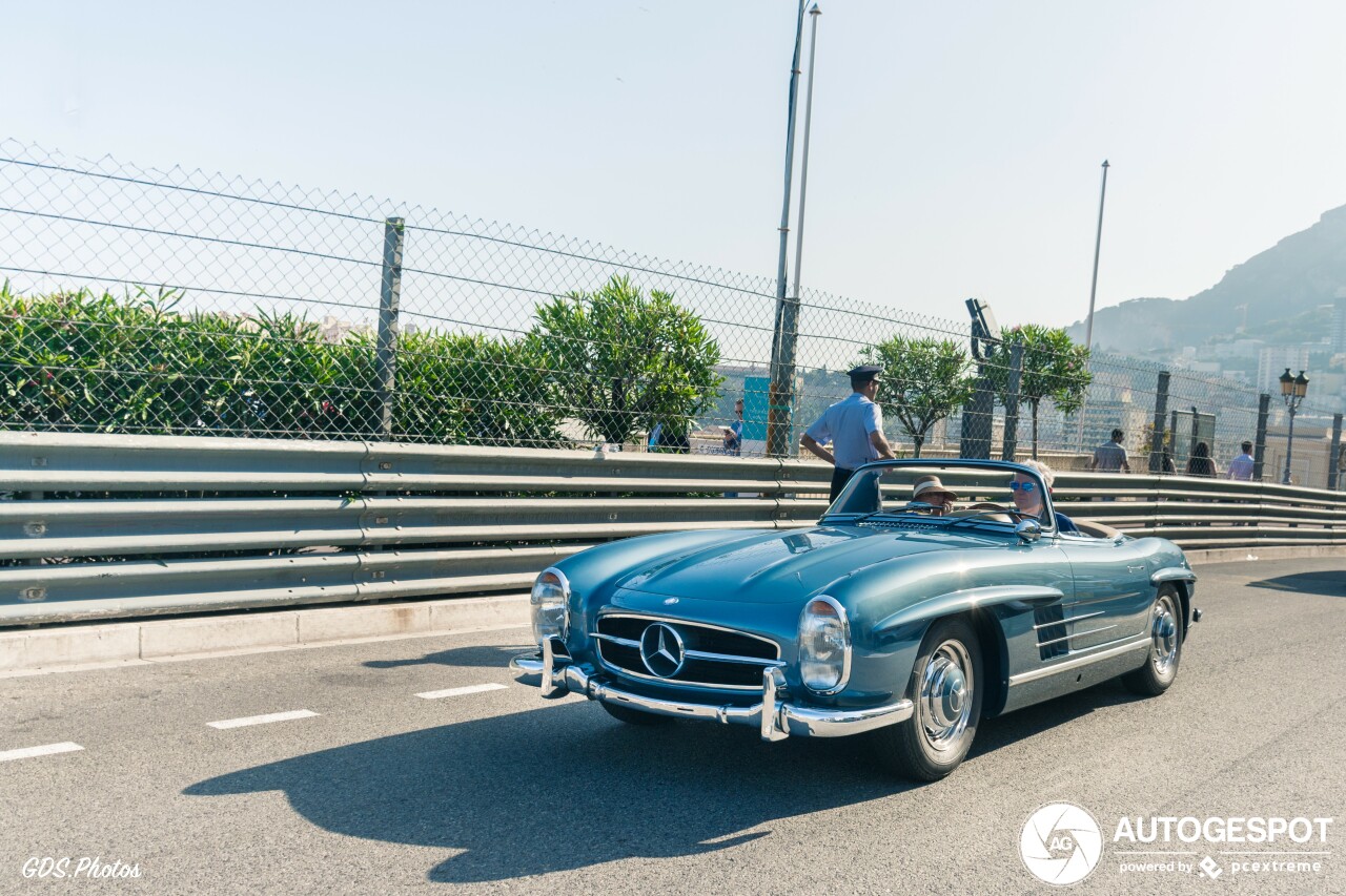 Met je Mercedes-Benz 300SL Roadster het Formule 1 circuit rijden