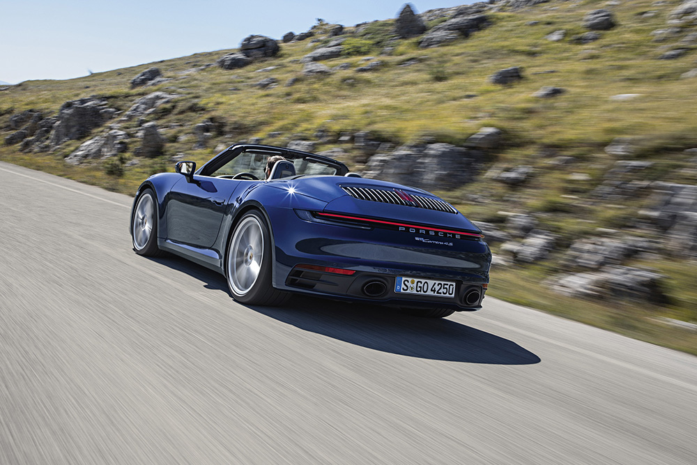 Topless de zomer in met de Porsche 992 Cabriolet