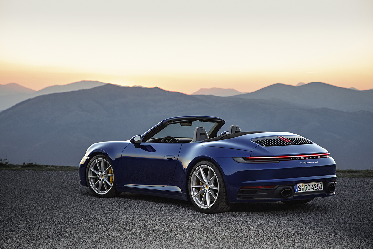 Topless de zomer in met de Porsche 992 Cabriolet