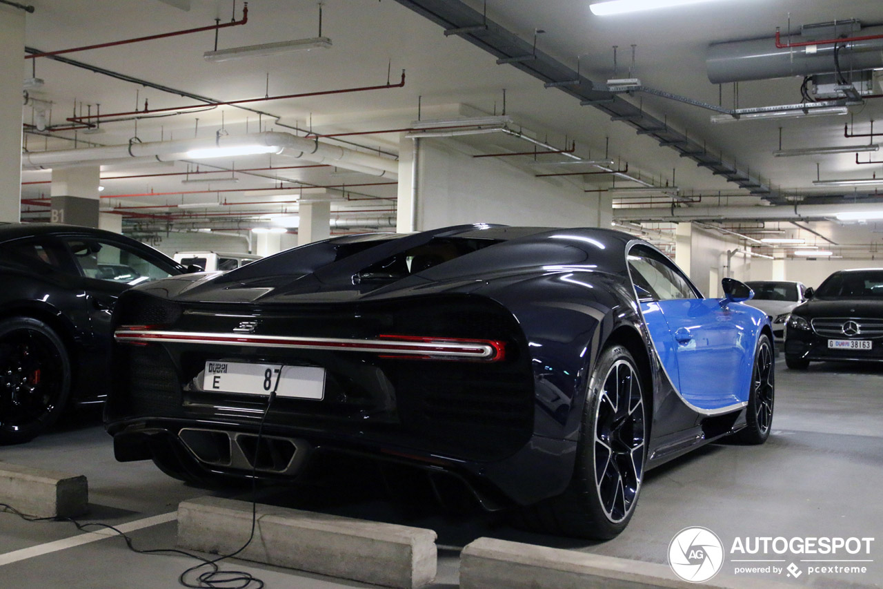 Bugatti Chiron in Dubai wordt goed verzorgd