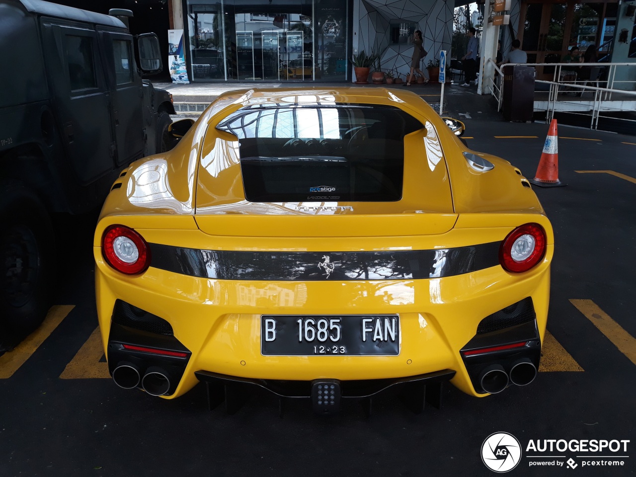 Stralende Ferrari F12tdf in Jakarta gespot