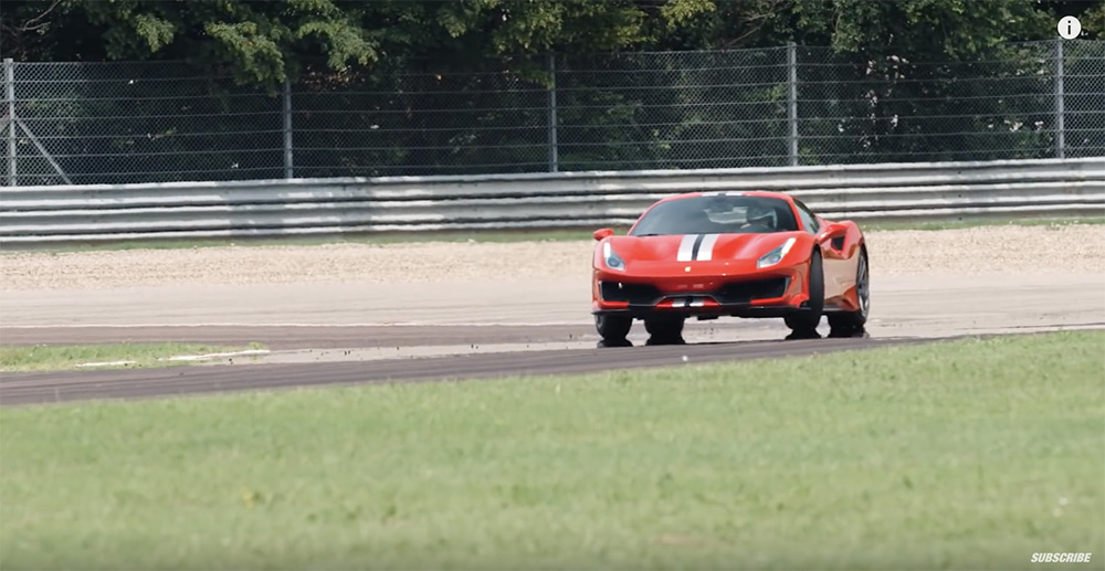 Filmpje: Chris Harris gaat los in de Ferrari 488 Pista op Fiorano