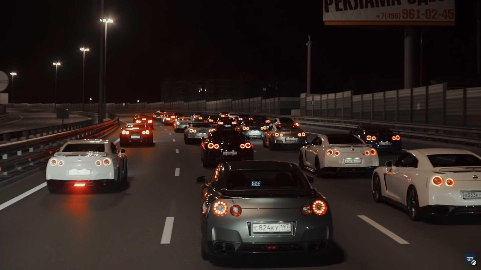 40 Nissan GT-R's nemen Moskou over