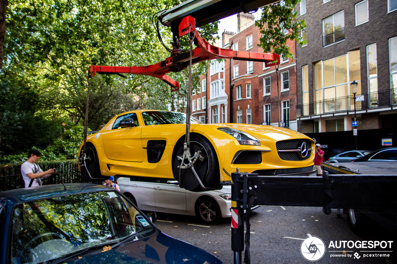 Mercedes-Benz SLS Black Series kiest het luchtruim