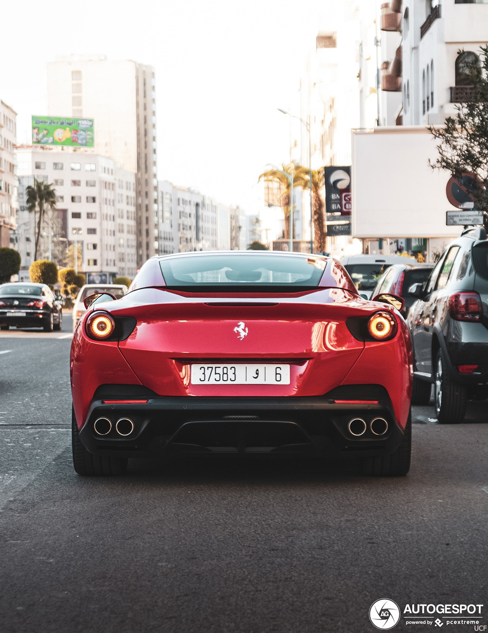 Gespot: Ferrari Portofino in Casablanca