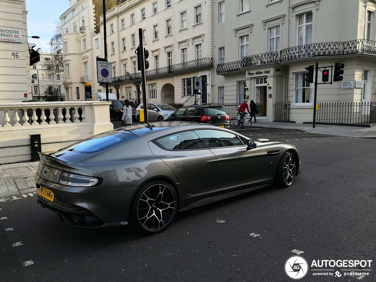 Aston Martin Rapide S AMR ziet er fris uit