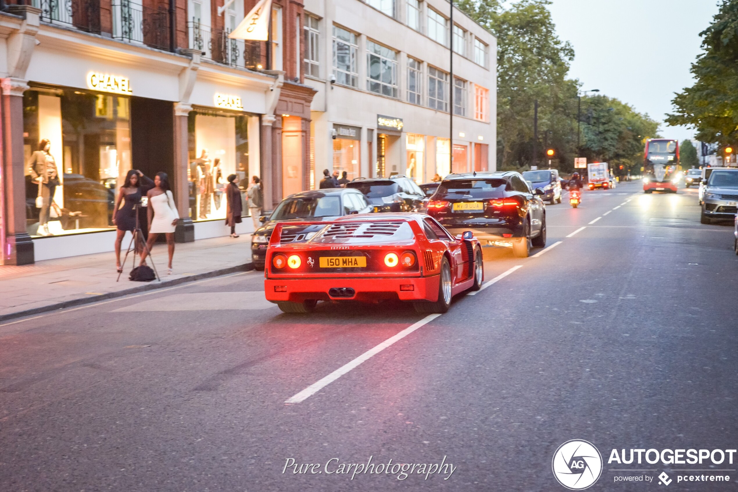 Ferrari F40 maakt Sloane Street onveilig