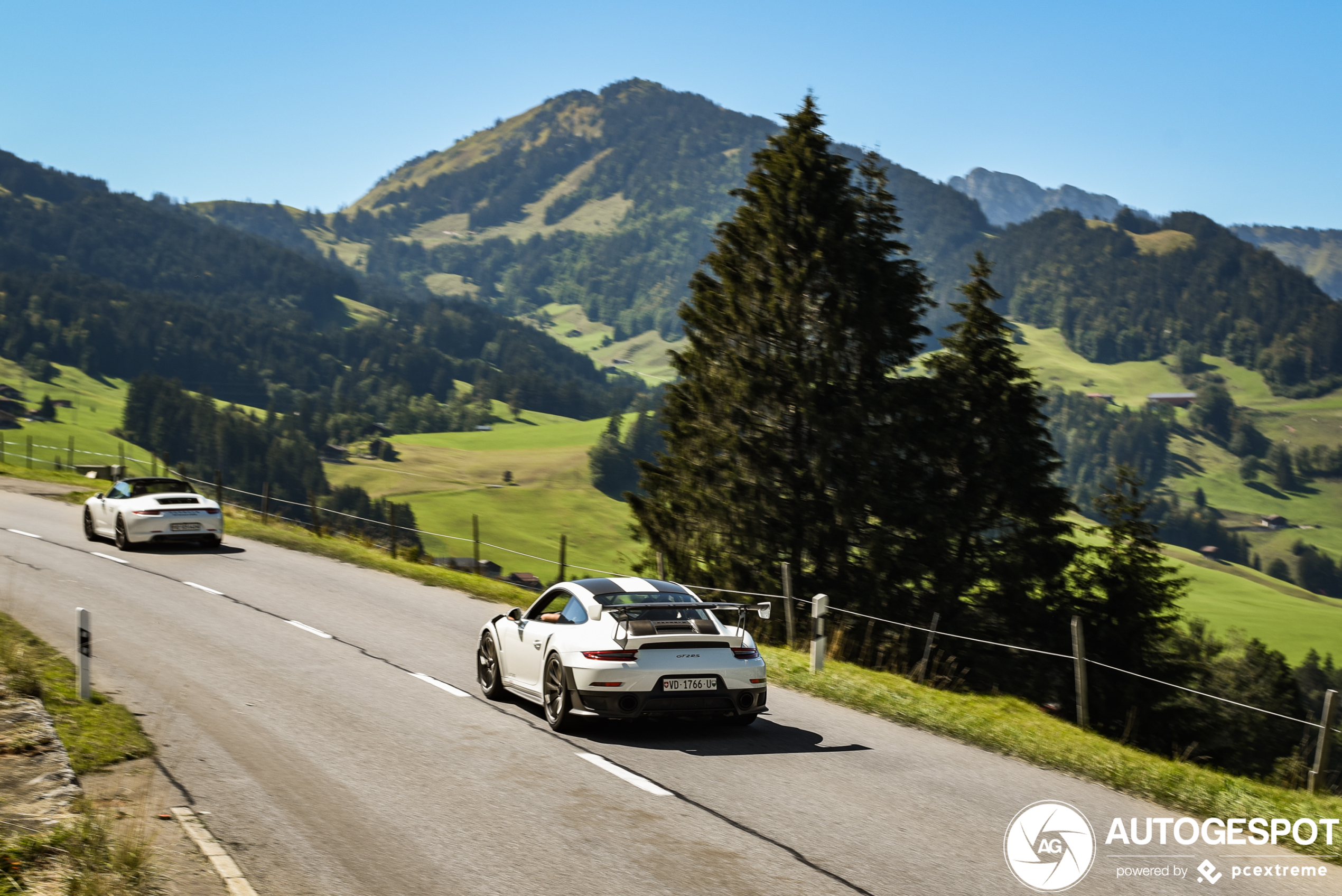 Perfect voor vrijdag: per Porsche GT2 RS de bergen in