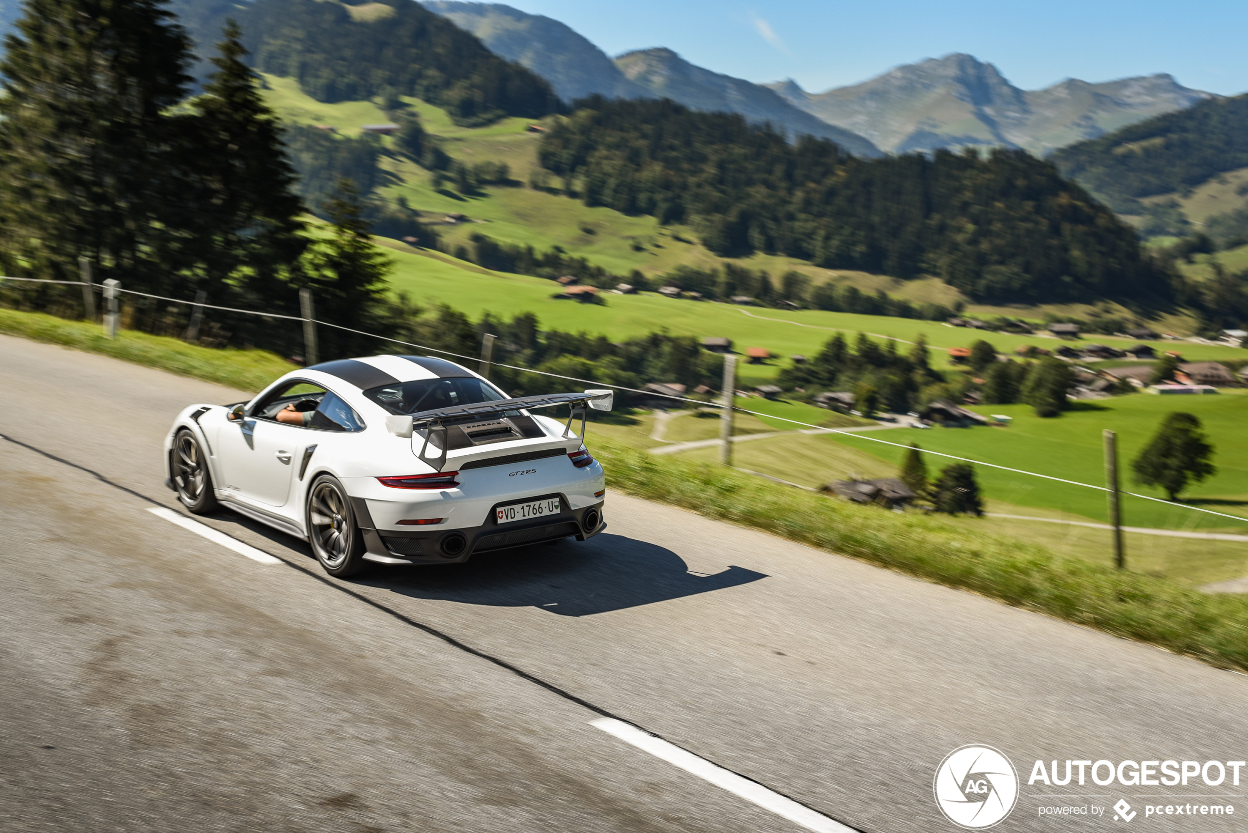 Perfect voor vrijdag: per Porsche GT2 RS de bergen in