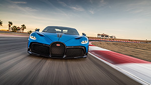 Bugatti levert drie Divo's af aan de Amerikaanse westkust