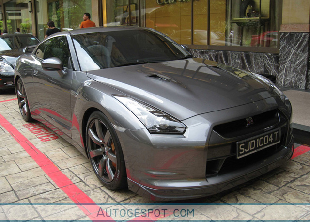 Spotted! Nissan GT-R