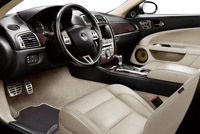 Nieuwe Portfolio edities Jaguar XJ en XKR in Genève