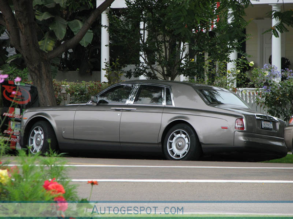 Colors of the rainbow: Rolls Royce Phantom