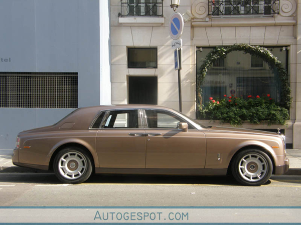 Colors of the rainbow: Rolls Royce Phantom