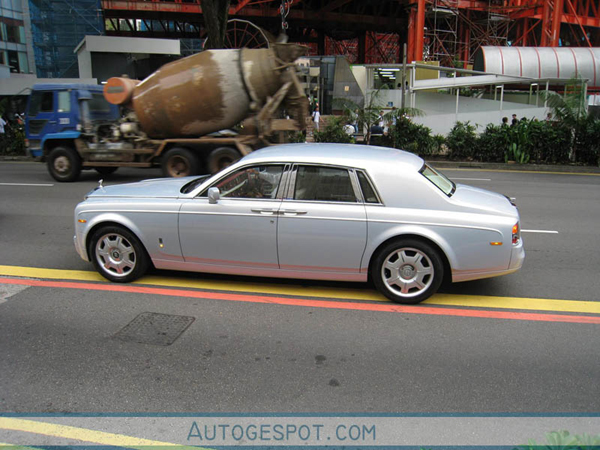 Colors of the rainbow: Rolls Royce Phantom