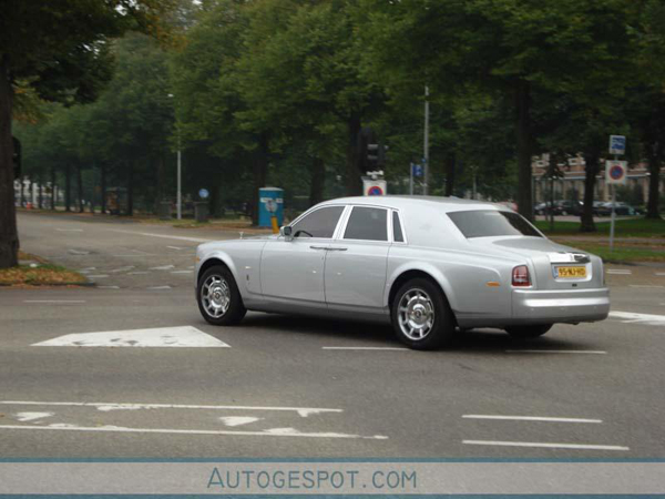 Colors of the rainbow: Rolls Royce Phantom