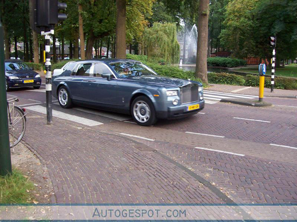 Colors of the rainbow: Rolls Royce Phantom