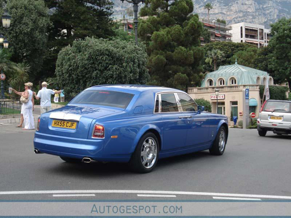 Colors of the rainbow: Rolls Royce Phantom