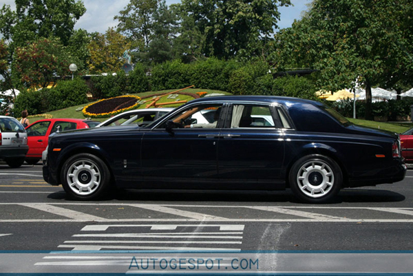 Colors of the rainbow: Rolls Royce Phantom