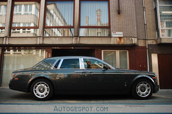 Colors of the rainbow: Rolls Royce Phantom