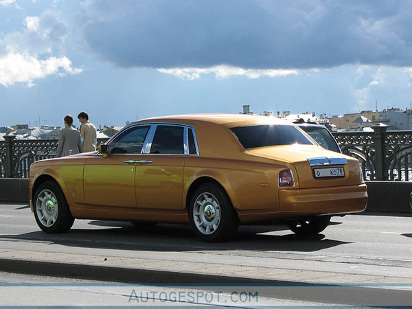 Colors of the rainbow: Rolls Royce Phantom