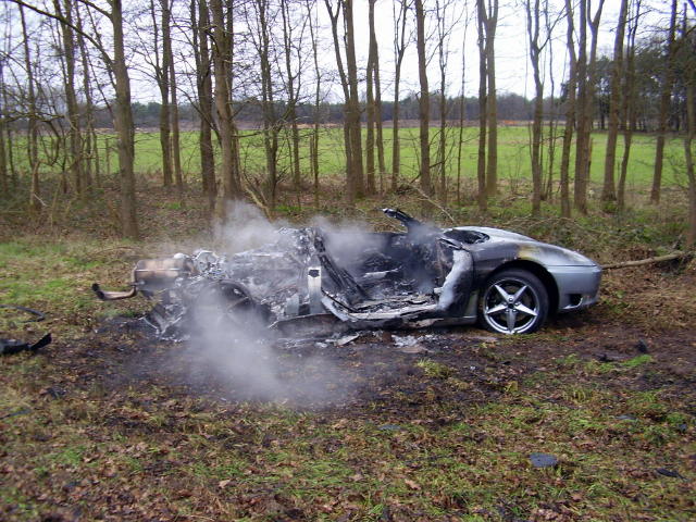 Ferrari vliegt in de brand op de A1