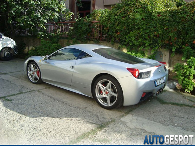 Alle kleuren van de regenboog: Ferrari 458 Italia