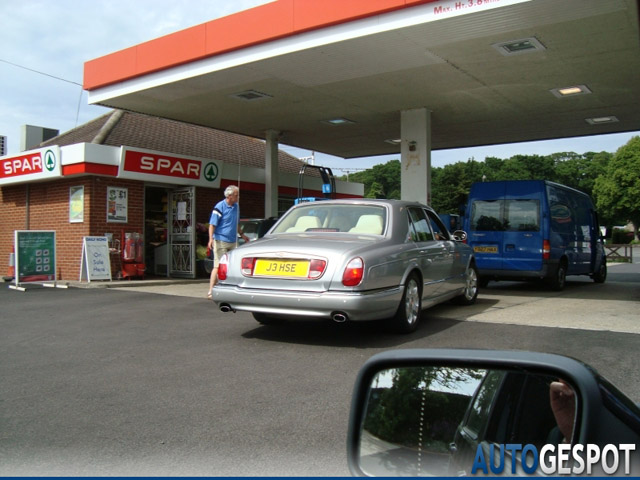 Gespot: Bentley Arnage Green Label op gas