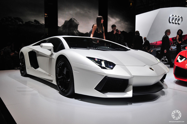 Genève 2011: Lamborghini Aventador LP700-4 in drie kleuren