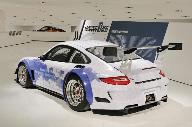 Porsche bedankt fans op Facebook op ludieke manier