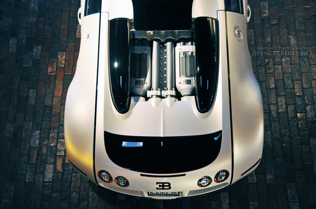 Chique gekleurde Bugatti Veyron 16.4 Grand Sport bij Symbolic Motors