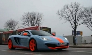 Filmpje: McLaren MP4-12C in Gulf-livery