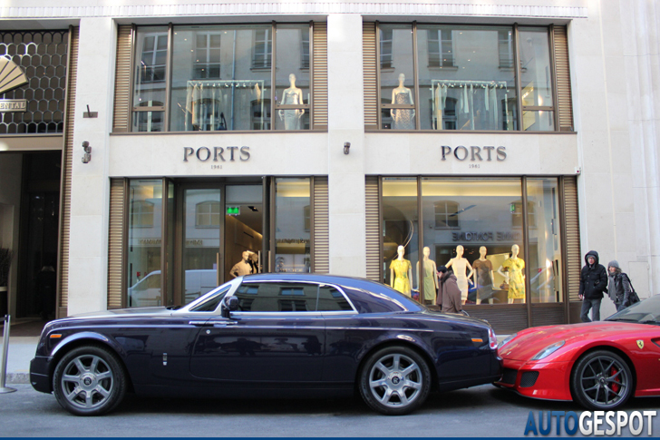 Purple beauty: Rolls-Royce Phantom Coupé in Parijs