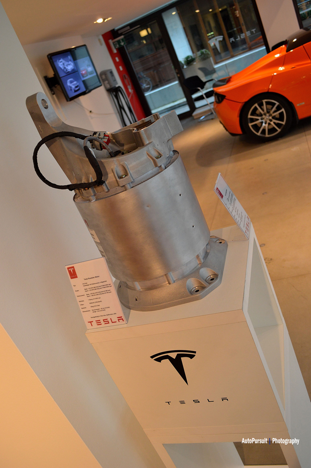 Bezoekje aan de Tesla dealer in Zürich