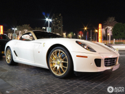 Ferrari 599 GTB Fiorano con detalles en oro Dubai