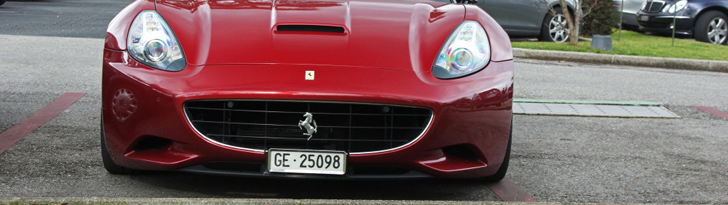 Une Ferrari California recouverte d’un rouge classique