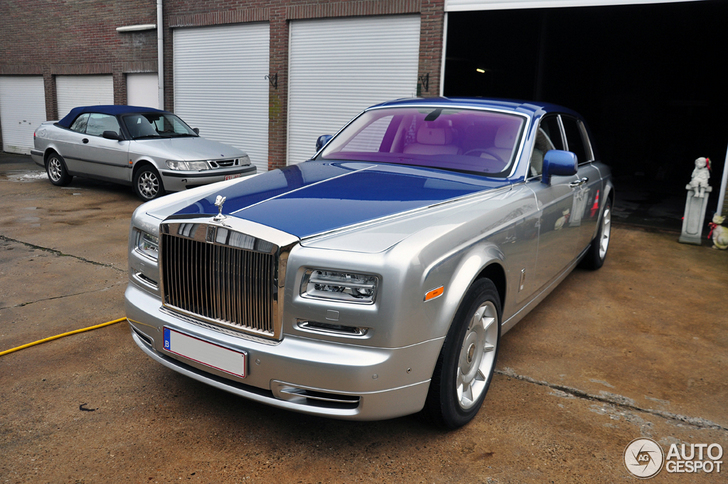 Prachtige two-tone Rolls-Royce Phantom Series II gespot