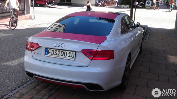 Audi RS5 met een vrouwelijk tintje gespot
