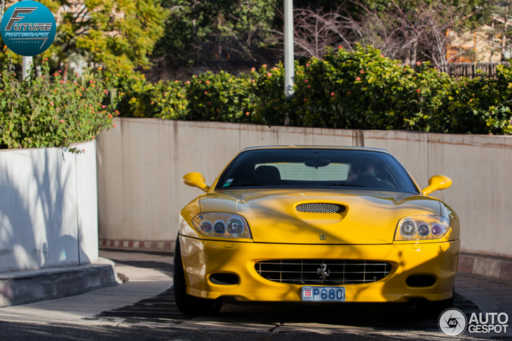 Une magnifique Ferrari Superamerica jaune spottée à Monaco