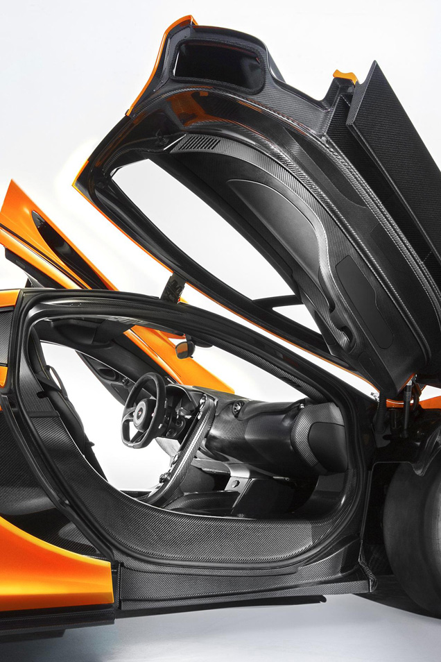 A look in the interior of the McLaren P1